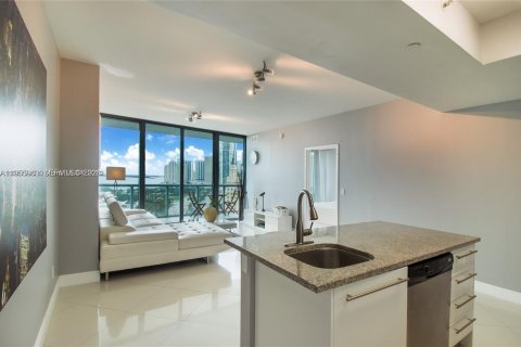 Condominio en alquiler en Miami, Florida, 1 dormitorio, 88.07 m2 № 2010755 - foto 8