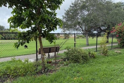 Condo in Hialeah, Florida, 2 bedrooms  № 1834261 - photo 14
