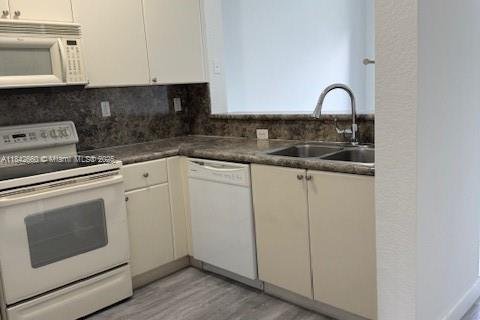 Condo in Hialeah, Florida, 2 bedrooms  № 1834261 - photo 7