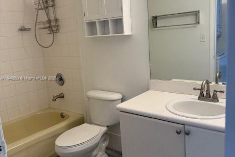 Condo in Hialeah, Florida, 2 bedrooms  № 1834261 - photo 24
