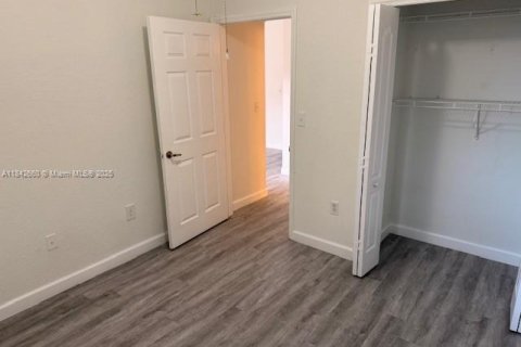 Condo in Hialeah, Florida, 2 bedrooms  № 1834261 - photo 22