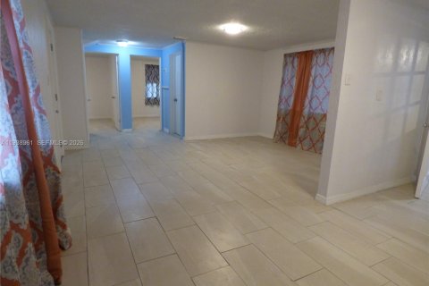 Casa en alquiler en DeLand, Florida, 2 dormitorios, 65.77 m2 № 1996734 - foto 2