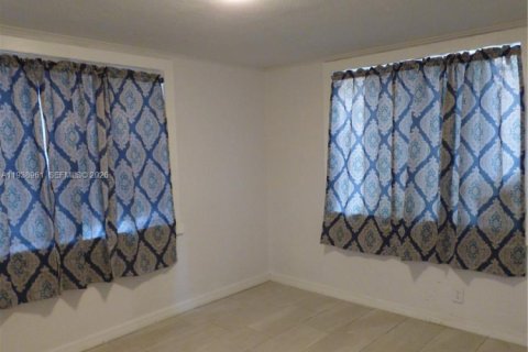 Casa en alquiler en DeLand, Florida, 2 dormitorios, 65.77 m2 № 1996734 - foto 5