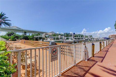 Condo in Tampa, Florida, 1 bedroom  № 1569736 - photo 25