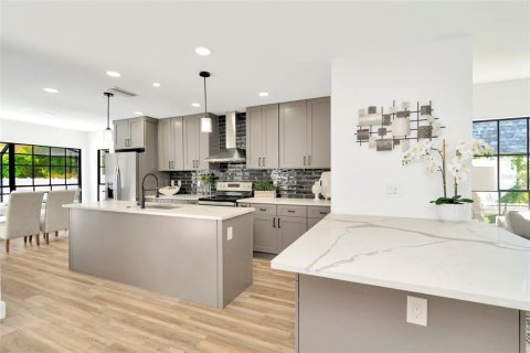 Villa ou maison à vendre à Tampa, Floride: 4 chambres, 212.75 m2 № 2149212 - photo 27