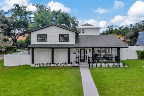 Villa ou maison à Tampa, Floride 4 chambres, 212.75 m2 № 2149212