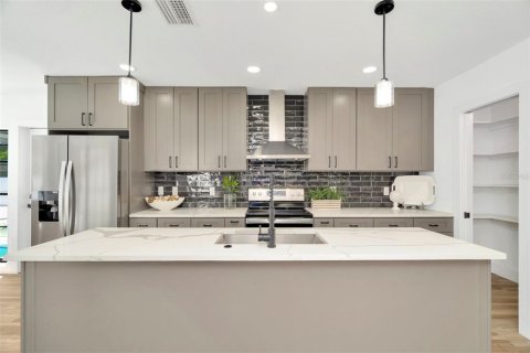 Villa ou maison à vendre à Tampa, Floride: 4 chambres, 212.75 m2 № 2149212 - photo 29