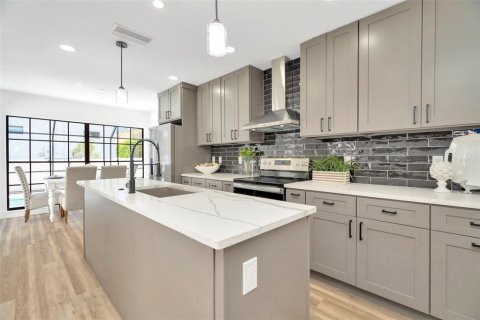 Villa ou maison à vendre à Tampa, Floride: 4 chambres, 212.75 m2 № 2149212 - photo 30