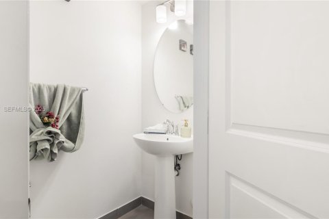 Adosado en venta en Homestead, Florida, 3 dormitorios, 142.14 m2 № 1992381 - foto 18