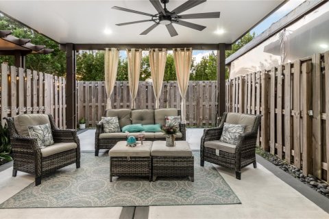 Adosado en venta en Homestead, Florida, 3 dormitorios, 142.14 m2 № 1992381 - foto 5