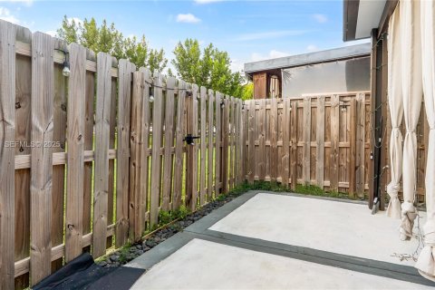 Adosado en venta en Homestead, Florida, 3 dormitorios, 142.14 m2 № 1992381 - foto 7