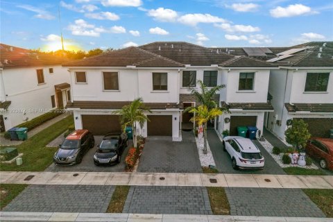 Adosado en venta en Homestead, Florida, 3 dormitorios, 142.14 m2 № 1992381 - foto 2