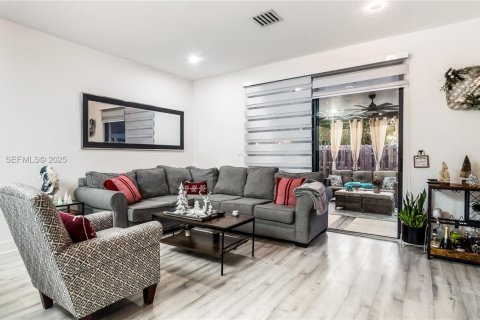 Adosado en venta en Homestead, Florida, 3 dormitorios, 142.14 m2 № 1992381 - foto 11