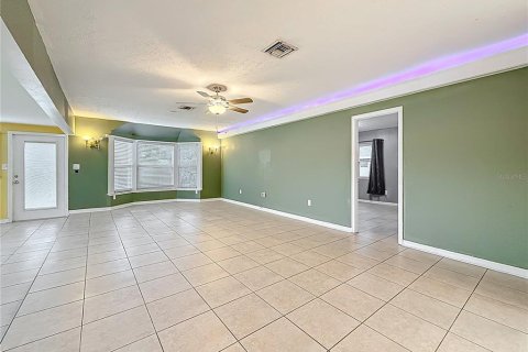 House in Temple Terrace, Florida 4 bedrooms, 203.27 sq.m. № 1795743 - photo 18