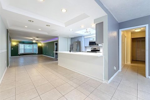 House in Temple Terrace, Florida 4 bedrooms, 203.27 sq.m. № 1795743 - photo 6