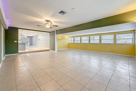 House in Temple Terrace, Florida 4 bedrooms, 203.27 sq.m. № 1795743 - photo 19