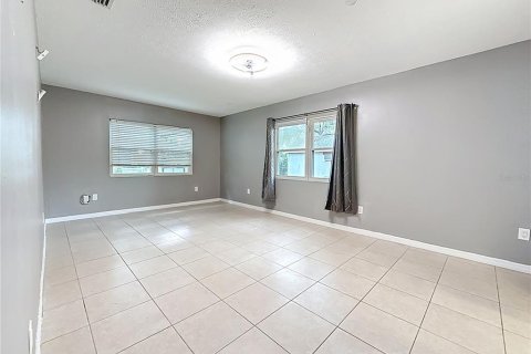 House in Temple Terrace, Florida 4 bedrooms, 203.27 sq.m. № 1795743 - photo 25