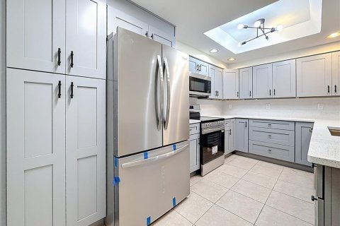 House in Temple Terrace, Florida 4 bedrooms, 203.27 sq.m. № 1795743 - photo 8
