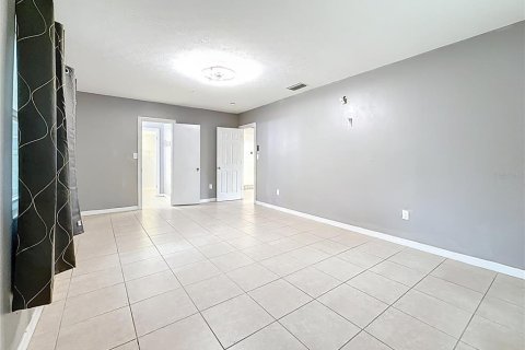 House in Temple Terrace, Florida 4 bedrooms, 203.27 sq.m. № 1795743 - photo 24
