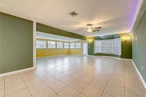 House in Temple Terrace, Florida 4 bedrooms, 203.27 sq.m. № 1795743 - photo 17