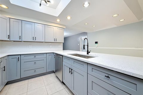 House in Temple Terrace, Florida 4 bedrooms, 203.27 sq.m. № 1795743 - photo 7
