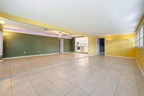 House in Temple Terrace, Florida 4 bedrooms, 203.27 sq.m. № 1795743 - photo 22