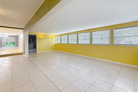 House in Temple Terrace, Florida 4 bedrooms, 203.27 sq.m. № 1795743 - photo 23
