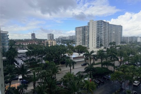 Condo in Hollywood, Florida, 1 bedroom  № 2053067 - photo 18