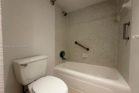 Condo in Hollywood, Florida, 1 bedroom  № 2053067 - photo 16