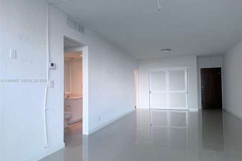 Condo in Hollywood, Florida, 1 bedroom  № 2053067 - photo 5