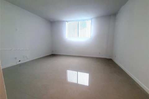 Condo in Hollywood, Florida, 1 bedroom  № 2053067 - photo 17