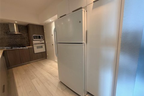 Condo in Hollywood, Florida, 1 bedroom  № 2053067 - photo 10