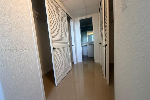 Condo in Hollywood, Florida, 1 bedroom  № 2053067 - photo 13