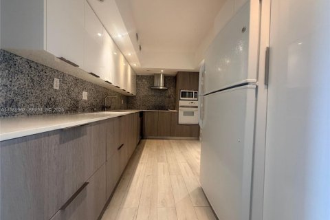 Condo in Hollywood, Florida, 1 bedroom  № 2053067 - photo 7