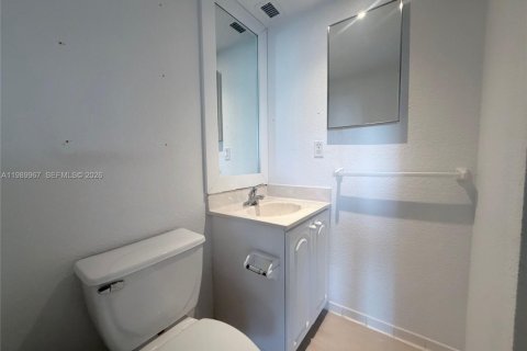 Condo in Hollywood, Florida, 1 bedroom  № 2053067 - photo 11