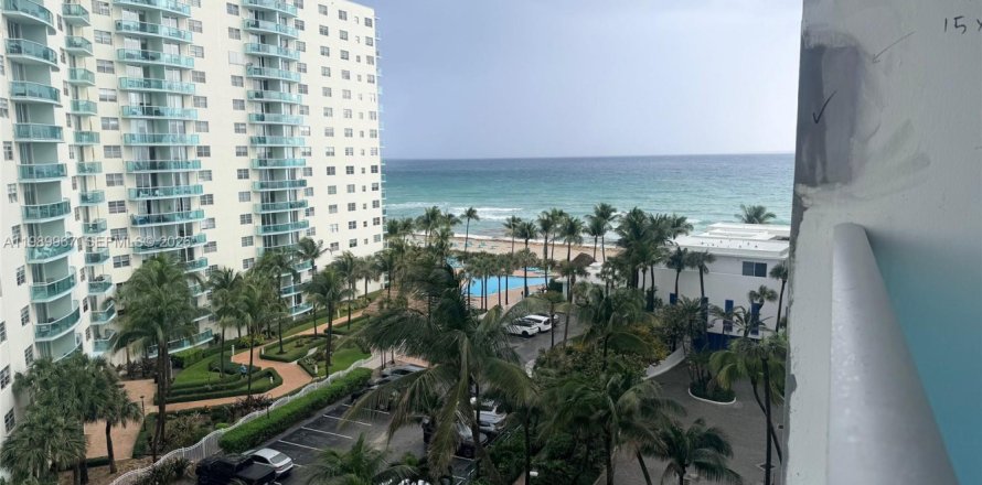 Condo in Hollywood, Florida, 1 bedroom  № 2053067