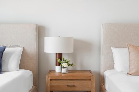 Condo in Miami Beach, Florida, 2 bedrooms  № 2022954 - photo 29