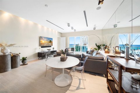 Condo in Miami Beach, Florida, 2 bedrooms  № 2022954 - photo 25