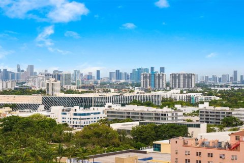 Condo in Miami Beach, Florida, 2 bedrooms  № 2022954 - photo 17