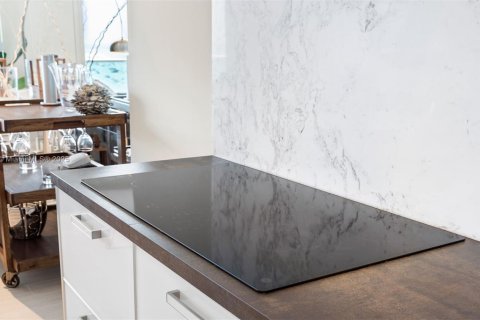 Condo in Miami Beach, Florida, 2 bedrooms  № 2022954 - photo 24