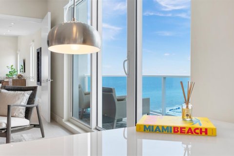 Condo in Miami Beach, Florida, 2 bedrooms  № 2022954 - photo 14