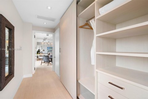 Condo in Miami Beach, Florida, 2 bedrooms  № 2022954 - photo 15