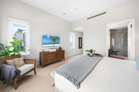 Condo in Miami Beach, Florida, 2 bedrooms  № 2022954 - photo 9