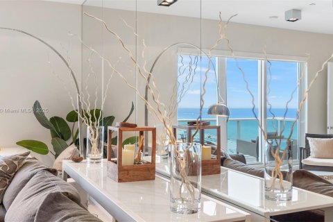 Condo in Miami Beach, Florida, 2 bedrooms  № 2022954 - photo 13
