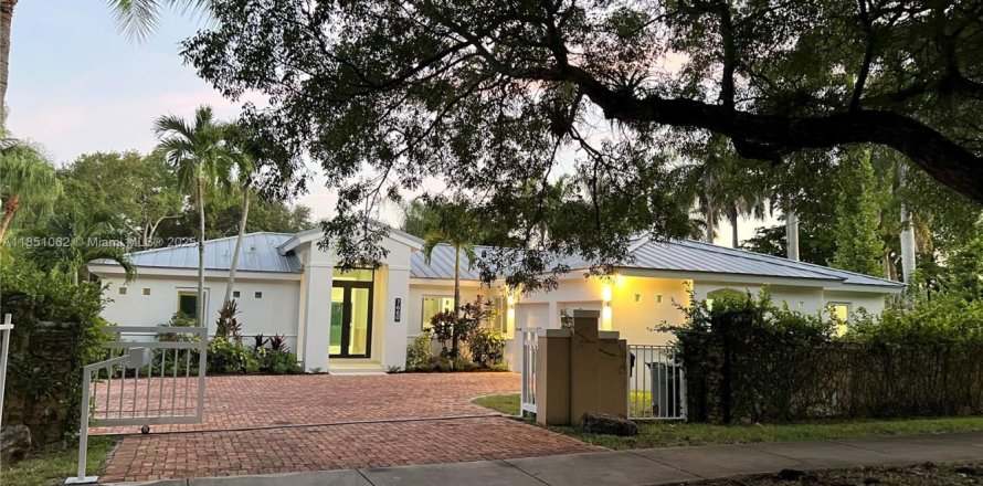 Casa en Palmetto Bay, Florida 4 dormitorios, 218.88 m2 № 1854767