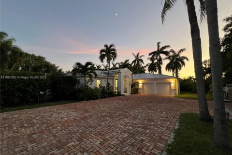 Casa en venta en Palmetto Bay, Florida, 4 dormitorios, 218.88 m2 № 1854767 - foto 2