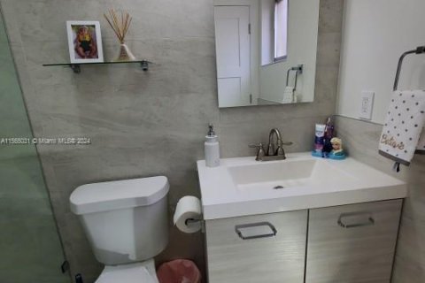 Condo in Pompano Beach, Florida, 2 bedrooms  № 1935098 - photo 23