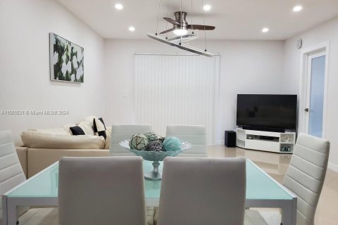 Condo in Pompano Beach, Florida, 2 bedrooms  № 1935098 - photo 10