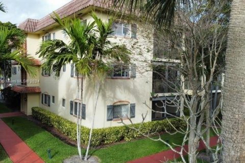 Condo in Pompano Beach, Florida, 2 bedrooms  № 1935098