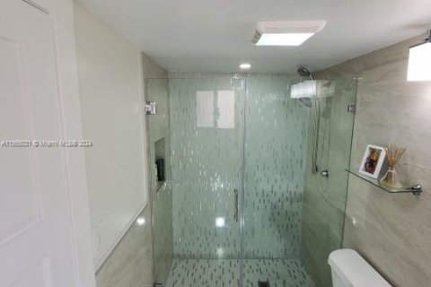 Condo in Pompano Beach, Florida, 2 bedrooms  № 1935098 - photo 25